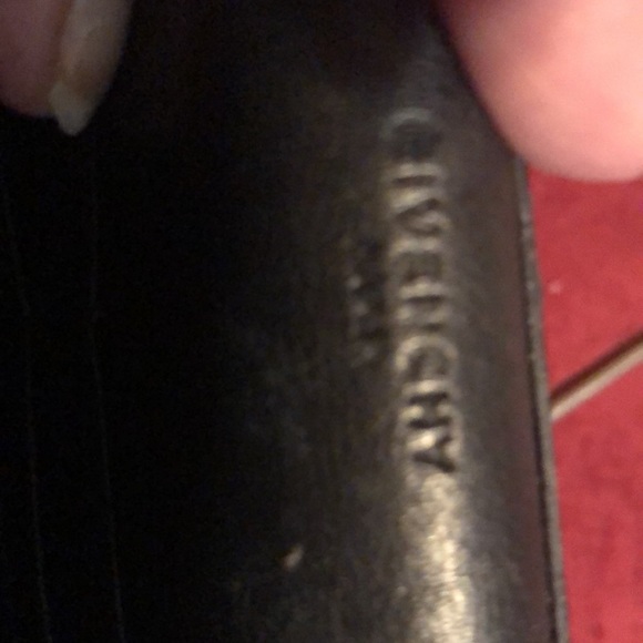 Givenchy Wallet/Clutch in Mint condition. Holds all cards, cash and phone - Picture 2 of 4